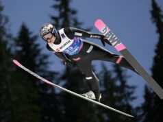 Como o escândalo dos saltos de esqui na Noruega levou à adoção de novas regras para os Jogos Olímpicos de Inverno ARQUIVO - Marius Lindvik, da Noruega, posa na competição individual masculina de salto de esqui em grandes colinas no Campeonato Mundial de Esqui Nórdico em Trondheim, Noruega, 8 de março de 2025. (AP Photo/Matthias Schrader, arquivo)