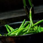 Como os métodos de cozimento e os utensílios de cozinha moldam a recuperação do desempenho atlético e a nutrição