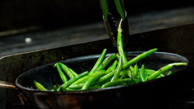 Como os métodos de cozimento e os utensílios de cozinha moldam a recuperação do desempenho atlético e a nutrição
