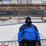 O bar Le Constellation está dividido em dois andares, e o incêndio parece ter começado no bar do porão pouco antes da 1h30 do dia de Ano Novo. As autoridades disseram que rapidamente se transformou em um flashover, quando o calor se torna tão intenso que tudo dentro de uma sala pega fogo quase simultaneamente.