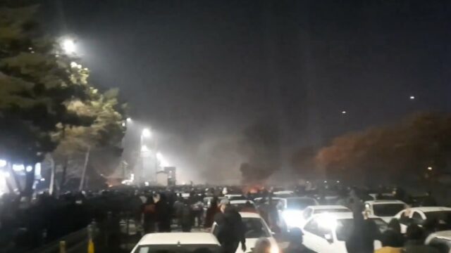 Comunidade iraniana na Austrália reage a protestos mortais
