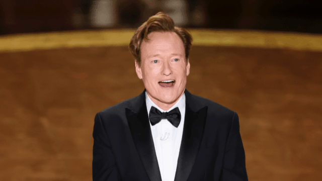 Conan O'Brien critica comediantes que são muito sérios e só querem dizer 'F-Trump': 'Se você está apenas com raiva, perdeu sua melhor ferramenta'
