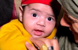 Conheça Hamza Al-Rubaie, uma das 17 mil crianças órfãs de Gaza Hamza Al-Rubaie nos braços de sua tia na Cidade de Gaza, Gaza. (Al Jazeera)