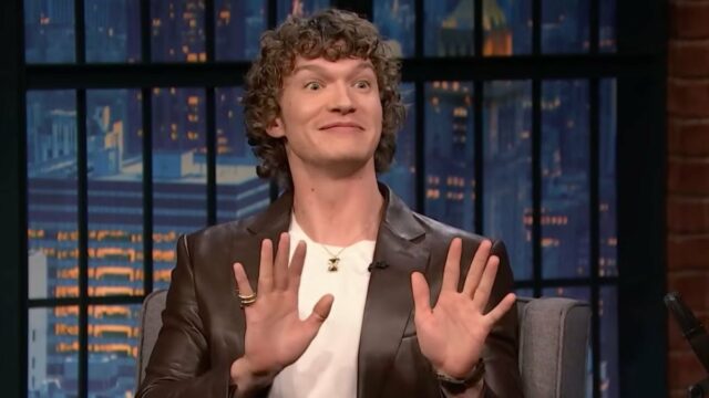 Connor Storrie convenceu um ator russo de 'rivalidade acalorada' de que ele era fluente | Vídeo
