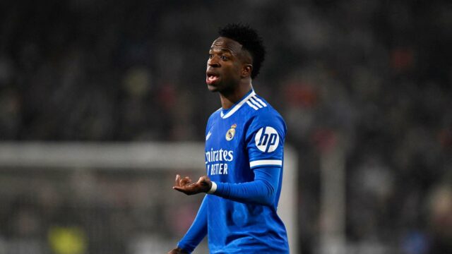 Courtois rebate cantos racistas dirigidos ao astro do Real Madrid Vinicius
