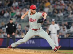 Craig Kimbrel assina contrato de liga secundária com o Mets como peça de profundidade de arremesso O arremessador substituto do Philadelphia Phillies, Craig Kimbrel # 31, fecha a 9ª entrada.
