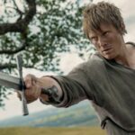 Criador de 'Um Cavaleiro dos Sete Reinos' sobre os planos de George RR Martin para mais 15 livros e aquela cena nojenta de cocô na estreia: 'Não é uma farsa lá em cima na tela. Essa é a bunda dele'