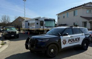 Crianças e adultos encontrados mortos após ligação para o 911 sobre ‘armadilhas’ na casa da Califórnia Homem-encontrado-culpado-de-matar-pais-na-frente-da-irmã