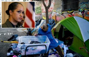 Criminosos violentos estão escapando da prisão em São Francisco usando a brecha do Tribunal de Drogas Deliada Valdez, 64 anos, vasculha uma caixa transparente de pertences ao lado de sua barraca verde em uma calçada de São Francisco.