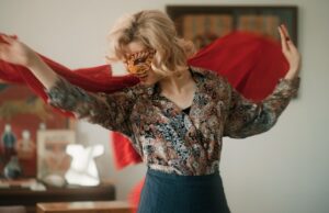 Crítica de ‘A casa do amigo está aqui’: uma comovente história de irmandade celebra desafiadoramente os artistas underground de Teerã Crítica de 'A casa do amigo está aqui': uma comovente história de irmandade celebra desafiadoramente os artistas underground de Teerã