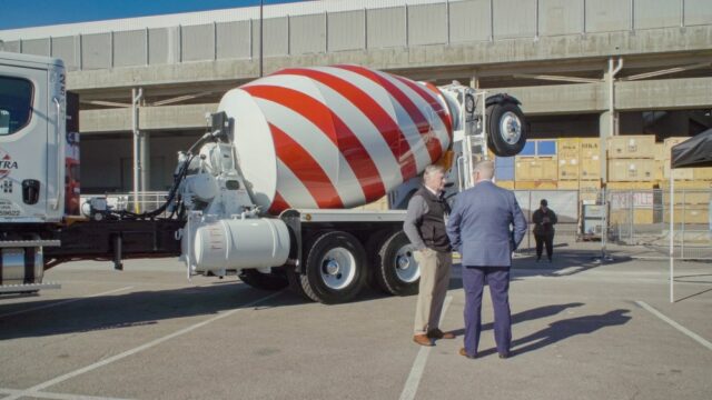 Crítica de 'A história do concreto': John Wilson constrói um filme inteiro em torno de um assunto com o qual ninguém se importa
