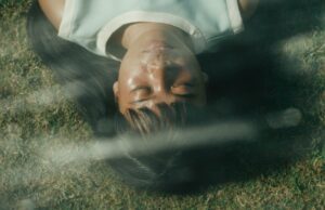 Kino Lorber escolhe ‘Filipiñana’ após estreia no Sundance Jorrybell Agoto e Sunshine Teodoro aparecem em Filipiñana de Rafael Manuel, seleção oficial do Festival de Cinema de Sundance de 2026. Cortesia do Instituto Sundance.