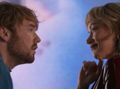 Crítica de ‘I Want Your Sex’: Olivia Wilde e Cooper Hoffman são um motim no thriller de comédia erótica de Gregg Araki Jenny Slate e Chris Pine caminhando juntos do lado de fora de uma lanchonete em