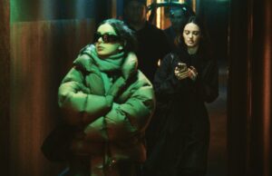 Crítica de ‘The Moment’: Charli xcx é uma versão de si mesma em um falso documentário que mostra tudo de maneira direta … mas deveria ter sido interpretado de maneira mais inteligente Crítica de 'The Moment': Charli xcx é uma versão de si mesma em um falso documentário que mostra tudo de maneira direta ... mas deveria ter sido interpretado de maneira mais inteligente