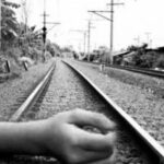 Cronologia de Aisyah morta por um trem que supostamente saltou da plataforma da estação Gondangdia