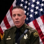 DHS Spox nega relatório de Greg Bovino 'aliviado do dever'