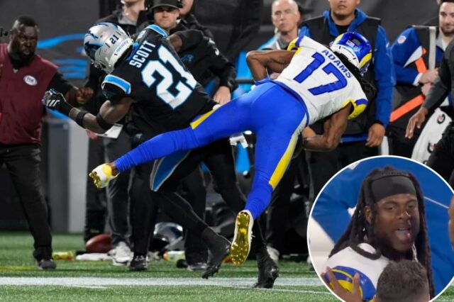 O safety do Carolina Panthers, Nick Scott (21), acertou o wide receiver do Los Angeles Rams, Davante Adams (17), na cabeça por um pênalti no segundo tempo durante o jogo NFC Wild Card Round no Bank of America Stadium. 