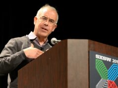 David Brooks junta-se ao The Atlantic após 22 anos no The New York Times Editor Jeffrey Goldberg e proprietária Laurene Powell Jobs (Getty Images/Christopher Smith para TheWrap)
