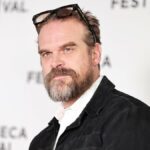 David Harbour sai de 'Behemoth!' Filme