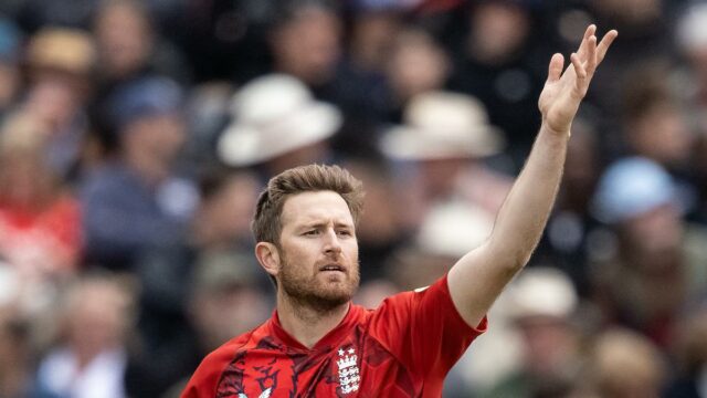 Dawson, da Inglaterra, quer ter sorte pela quinta vez com estreia na Copa do Mundo aos 35 anos
