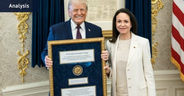 Delcy Rodríguez (centro) em Caracas na quinta-feira.