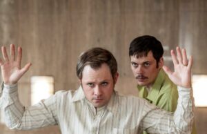 ‘Dead Man’s Wire’ recria fielmente um impasse entre reféns na TV, mas evita o porquê confuso 'Dead Man's Wire' recria fielmente um impasse entre reféns na TV, mas evita o porquê confuso