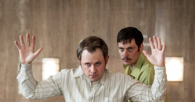 'Dead Man's Wire' recria fielmente um impasse entre reféns na TV, mas evita o porquê confuso
