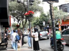 Dejetos humanos são espalhados na cidade de Bandung após o feriado de Natal Dejetos humanos são espalhados na cidade de Bandung após o feriado de Natal