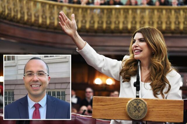 Oswald Feliz sorrindo.