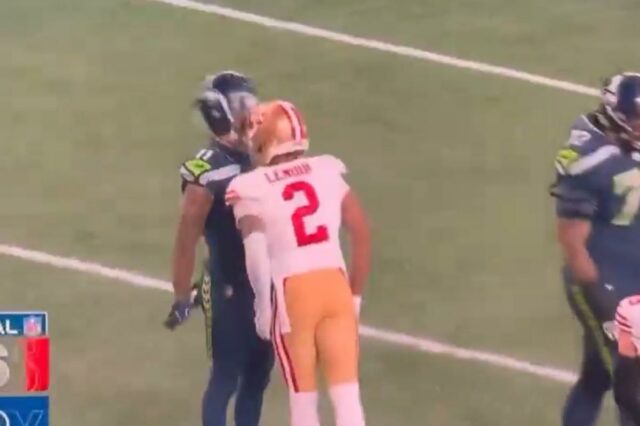 Deommodore Lenoir deu uma cabeçada em Jaxon Smith-Nijgba durante a derrota dos 49ers em 17 de janeiro para os Seahawks.