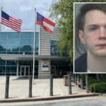 Mugshot de Rylee Willis, um homem branco com longos cabelos castanhos, olhos azuis claros e uma pequena mecha de cabelo no queixo.