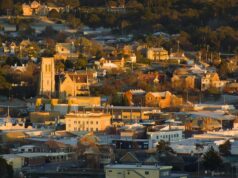 Detetives de homicídios investigam mulher encontrada morta em casa em NSW Goulburn é uma cidade regional com uma população de mais de 24.000 pessoas.