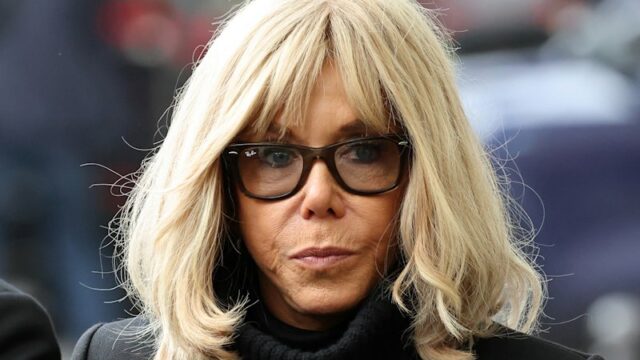 Dez condenados por alegar que Brigitte Macron era um homem Dez condenados por alegar que Brigitte Macron era um homem