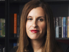 Dezenas de escritores se retiram do evento depois que autor palestino saiu do programa A autora palestina Randa Abdel-Fattah.