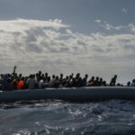 Dezenas de pessoas desaparecidas quando um barco de migrantes naufragou na costa da Gâmbia