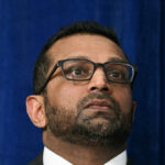 Diretor Kash Patel demite agentes do FBI ligados à guerra contra Trump