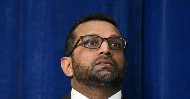 Diretor Kash Patel demite agentes do FBI ligados à guerra Diretor Kash Patel demite agentes do FBI ligados à guerra contra Trump