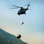 Diretor de 'Hanging By a Wire' sobre a dramática tentativa de resgatar 8 pessoas presas em um teleférico pendurado acima de um vale