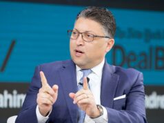 Diretor jurídico da Paramount critica acordo Netflix-Warner Bros.: ‘presumivelmente ilegal’ Diretor jurídico da Paramount critica acordo Netflix-Warner Bros.: ‘presumivelmente ilegal’