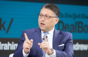 Diretor jurídico da Paramount critica acordo Netflix-Warner Bros.: ‘presumivelmente ilegal’ Diretor jurídico da Paramount critica acordo Netflix-Warner Bros.: ‘presumivelmente ilegal’