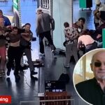 Documento bruto captura a recuperação de Salman Rushdie após brutal esfaqueamento em 2022: 'Nunca esperei mostrar tanto do meu corpo'