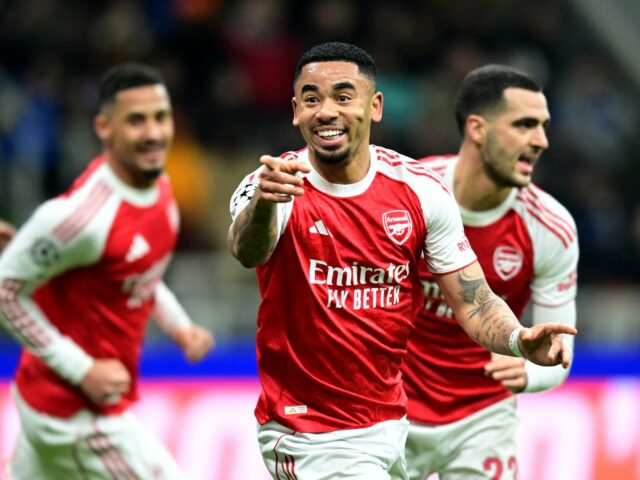 Dois gols de Jesus ajudam o Arsenal a derrotar o Inter e selar a qualificação para a Liga dos Campeões
