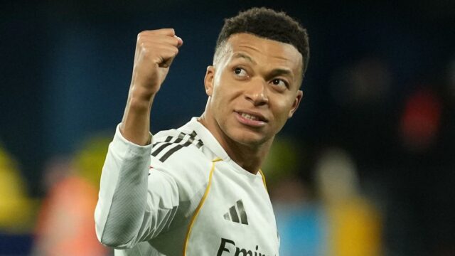 Dois gols de Mbappe ajudam o Real Madrid a ultrapassar o Barcelona e liderar a La Liga provisoriamente
