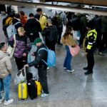 Dois trens de alta velocidade colidem na Espanha, matando pelo menos 21