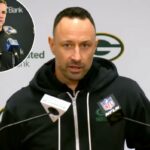 Jon-Eric Sullivan fala em dois microfones em uma coletiva de imprensa.