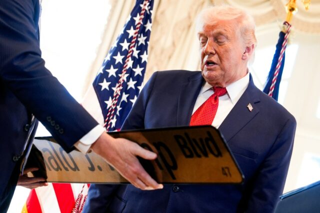 Donald Trump duplica a ameaça tarifária da Groenlândia e fornece um cronograma
