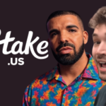 Processo no Missouri alega que Stake.us, Drake e Adin Ross administraram um esquema ilegal de cassino online. Drake, Stake e Adin Ross enfrentam ação coletiva federal por suposta manipulação de streaming. Drake e Adin Ross estão em frente a um fundo escuro próximo a um grande logotipo “Stake.us”. Um usa uma camisa estampada de cores vivas e o outro parece estar falando em uma pose expressiva e de boca aberta.