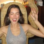 A copresidente do Every Time Met Gala, Dua Lipa, arrasou no tapete vermelho 2023 Met Gala