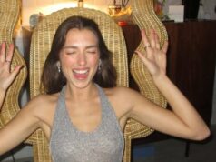 Dua Lipa surpreende em um vestido nu prateado para tocar em 2026: ‘O melhor até agora’ A copresidente do Every Time Met Gala, Dua Lipa, arrasou no tapete vermelho 2023 Met Gala