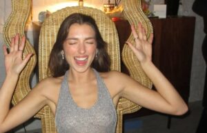 Dua Lipa surpreende em um vestido nu prateado para tocar em 2026: ‘O melhor até agora’ A copresidente do Every Time Met Gala, Dua Lipa, arrasou no tapete vermelho 2023 Met Gala